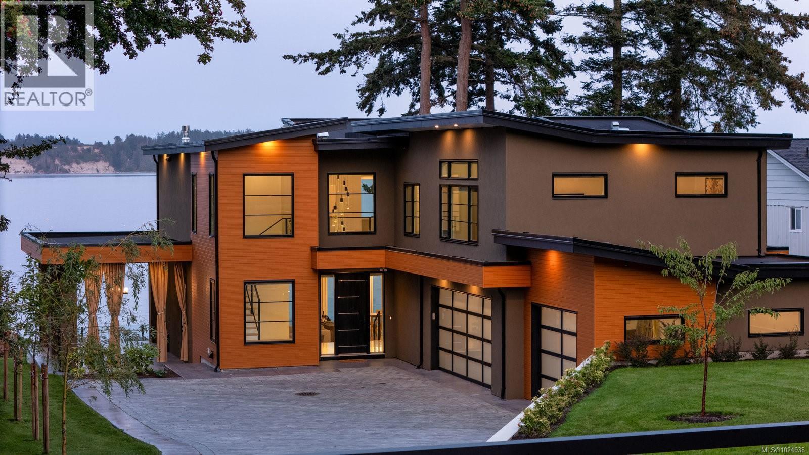  8213 Lochside Drive, Central Saanich