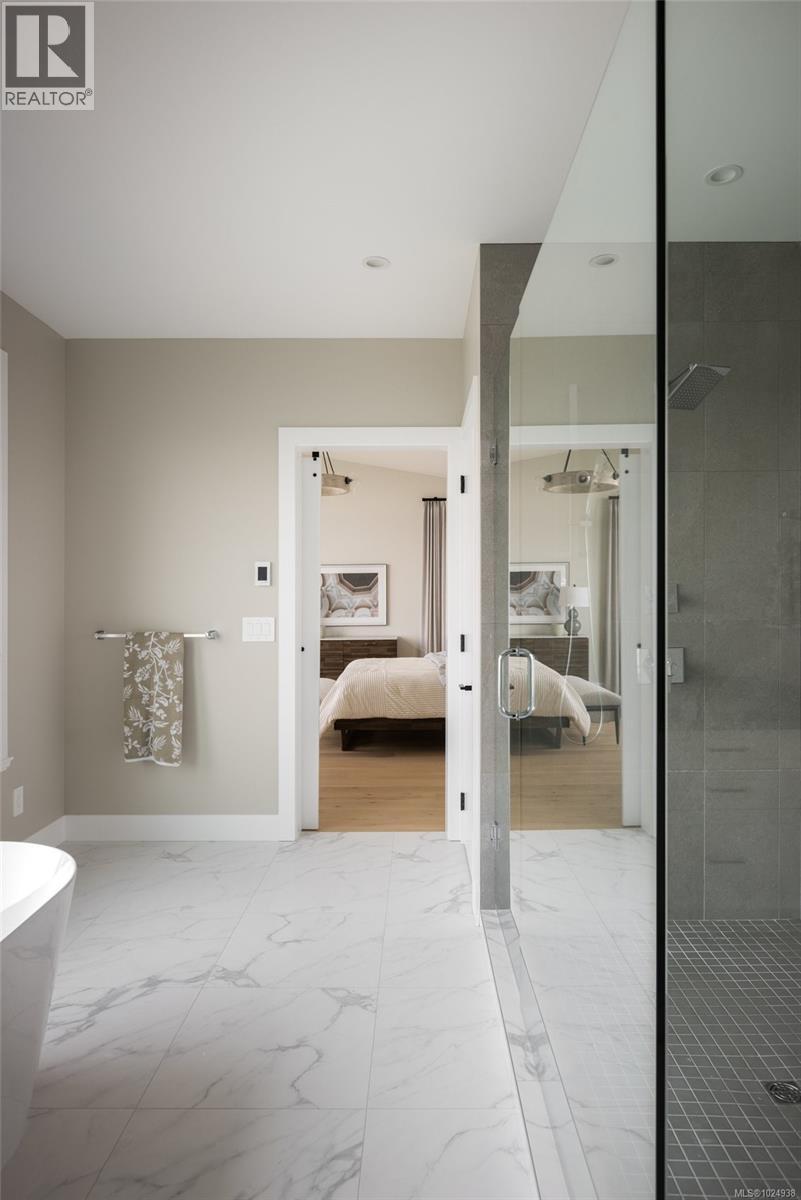  8213 Lochside Drive, Central Saanich