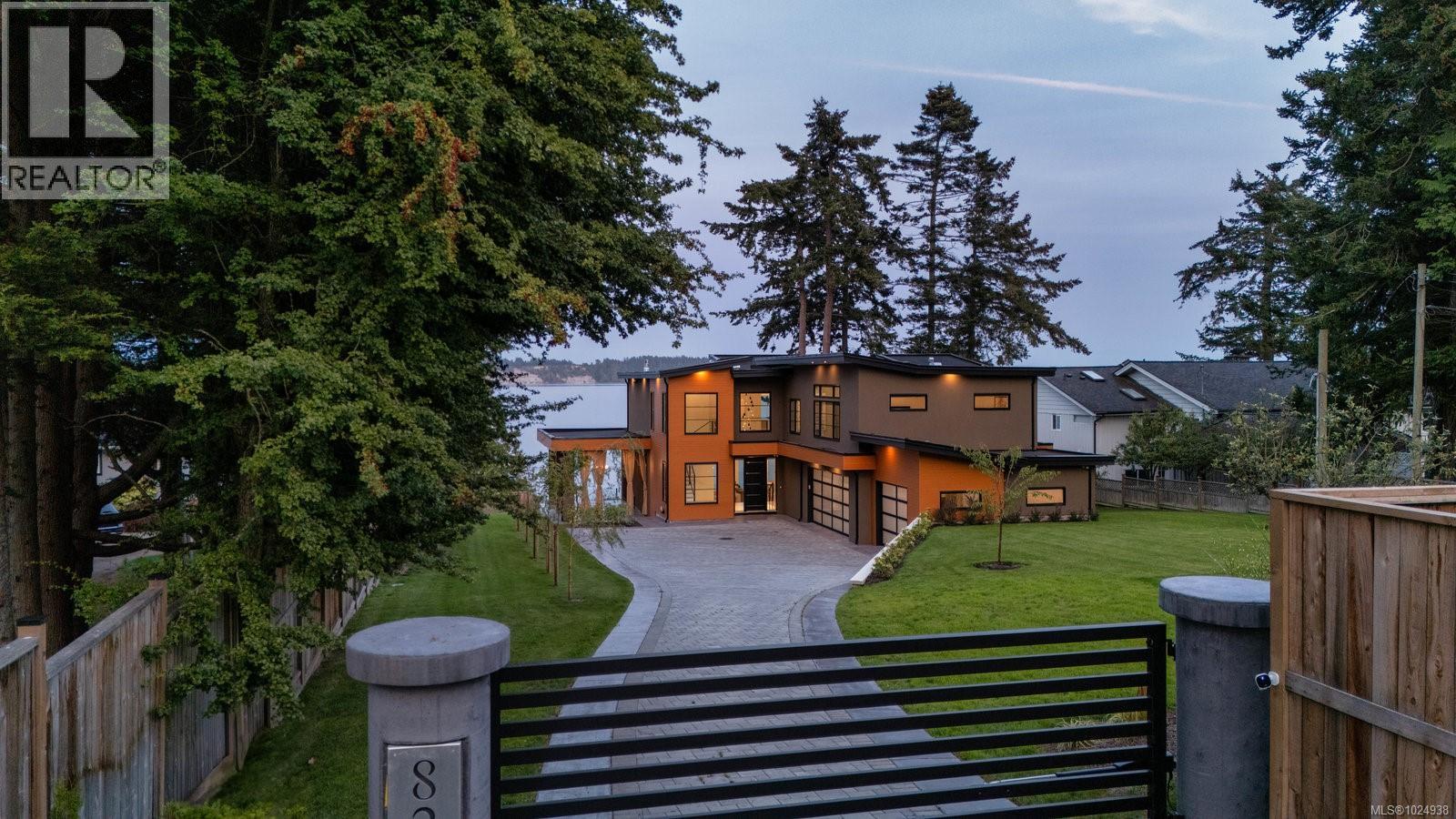  8213 Lochside Drive, Central Saanich