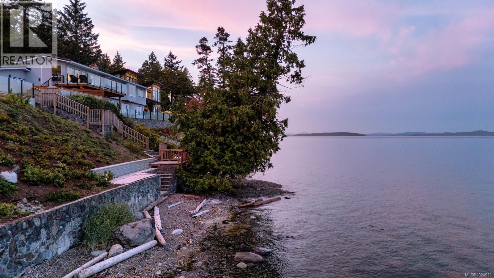  8213 Lochside Drive, Central Saanich