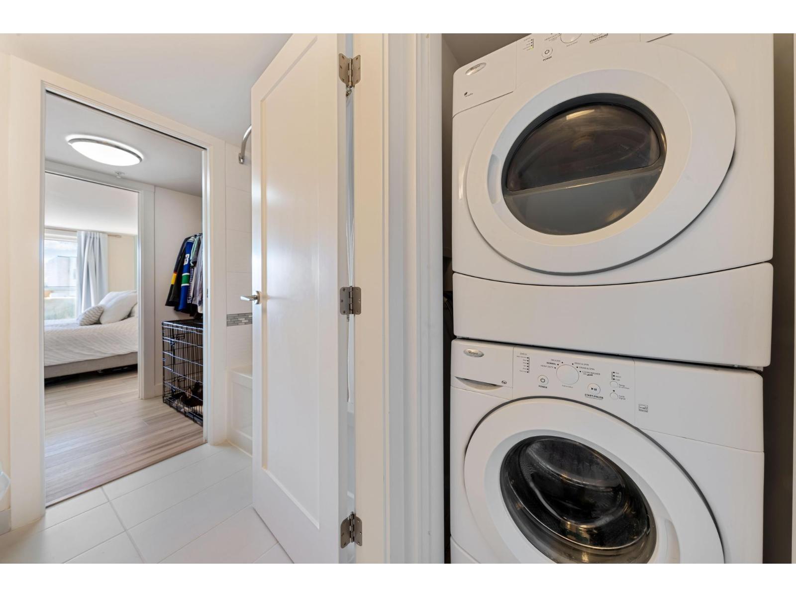 202 14955 VICTORIA AVENUE, White Rock