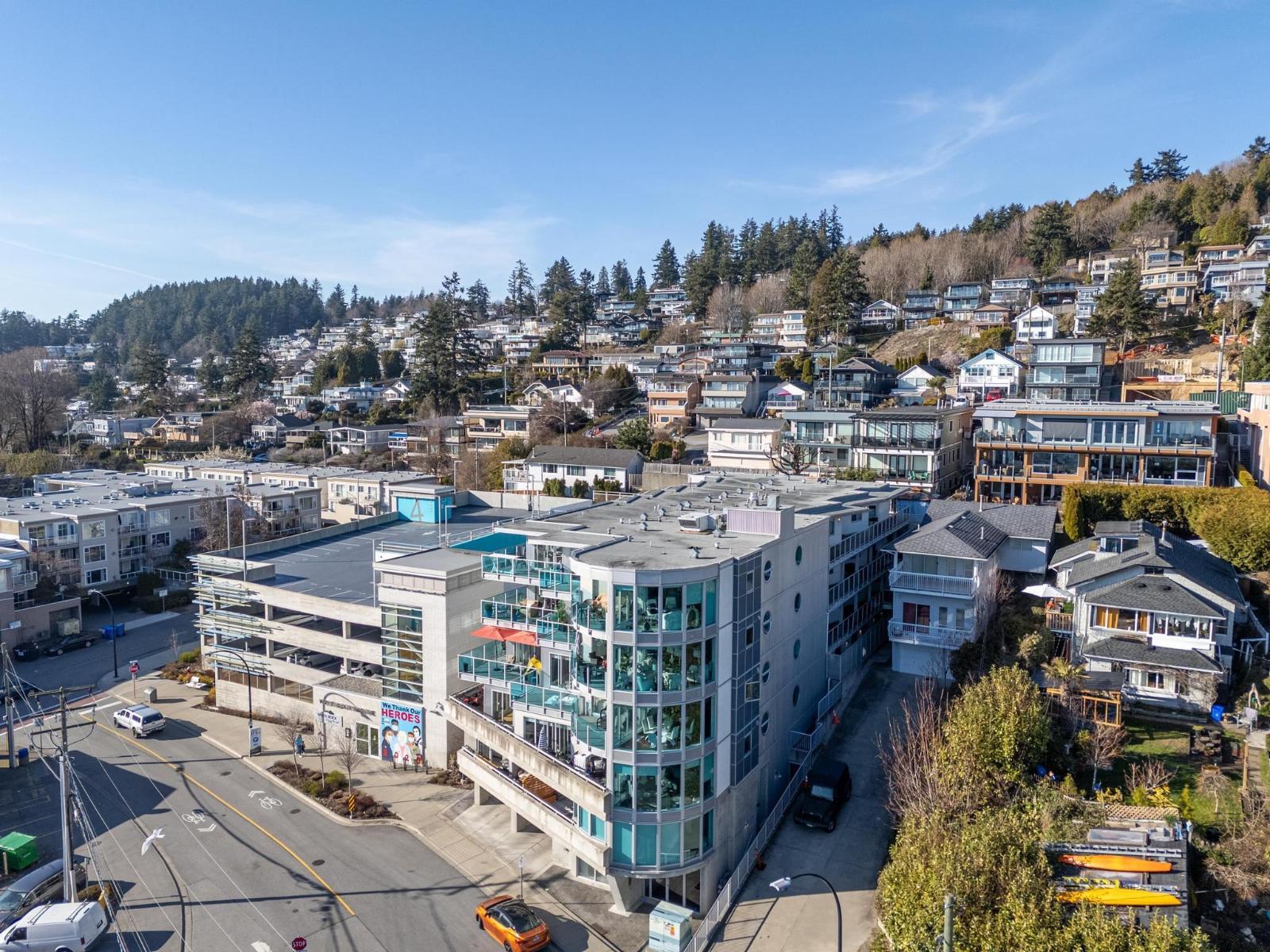 202 14955 VICTORIA AVENUE, White Rock