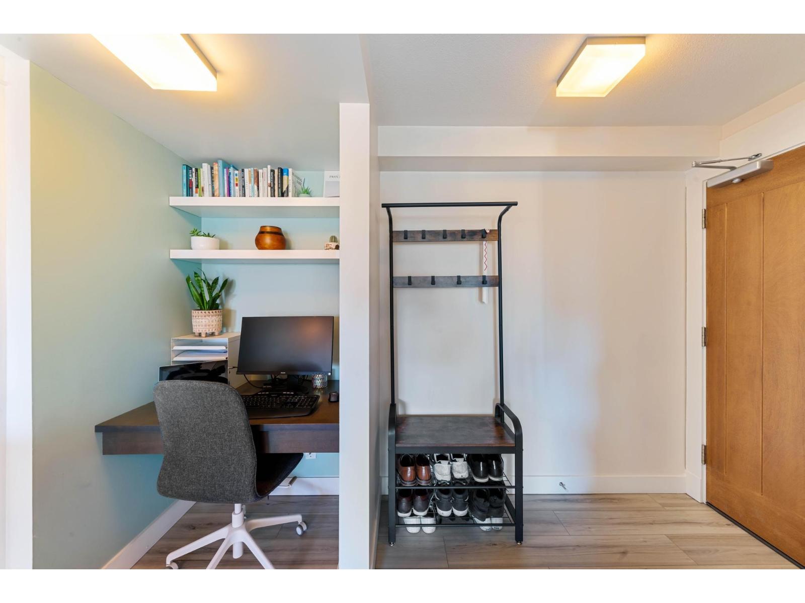 202 14955 VICTORIA AVENUE, White Rock