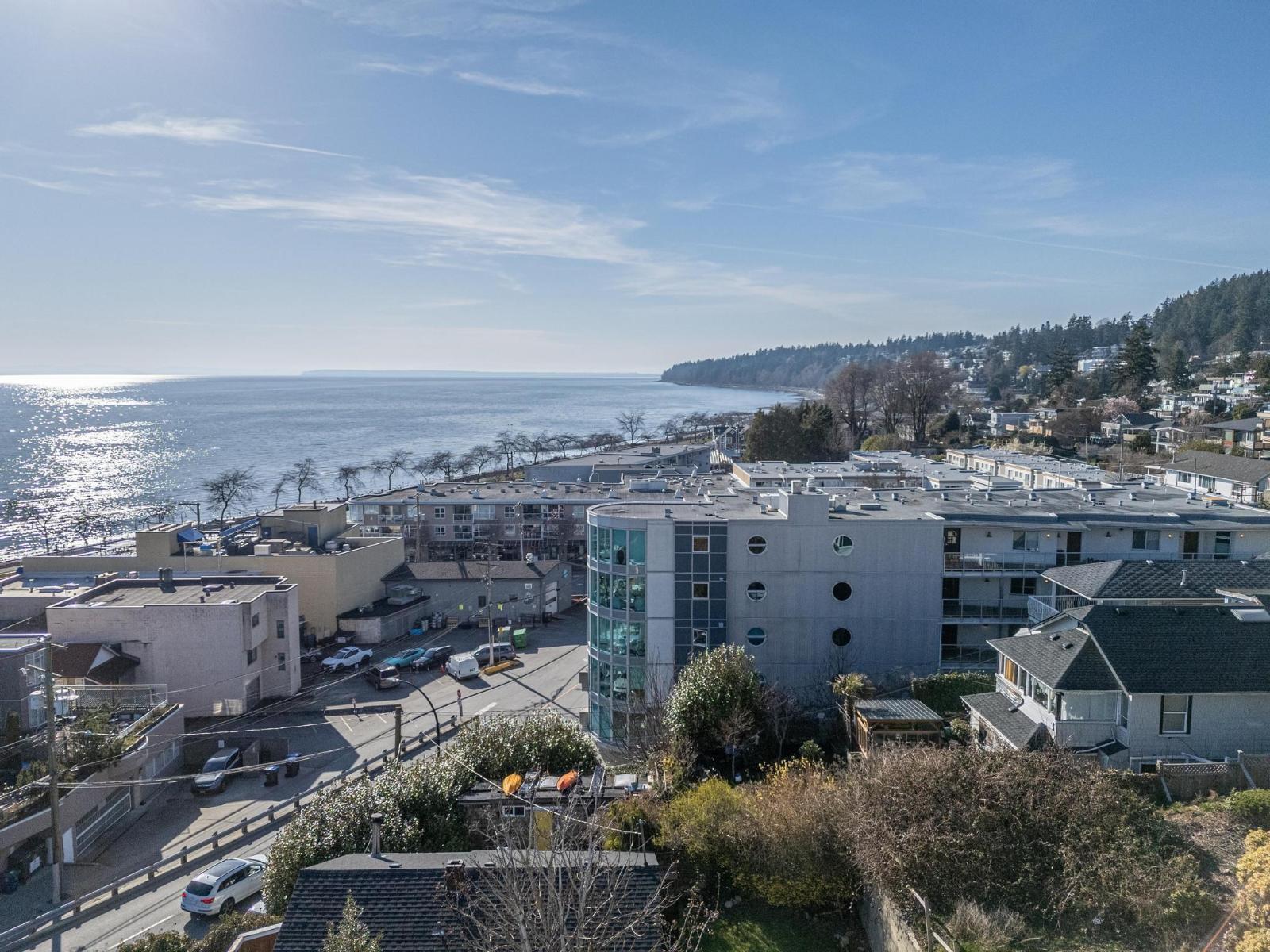 202 14955 VICTORIA AVENUE, White Rock