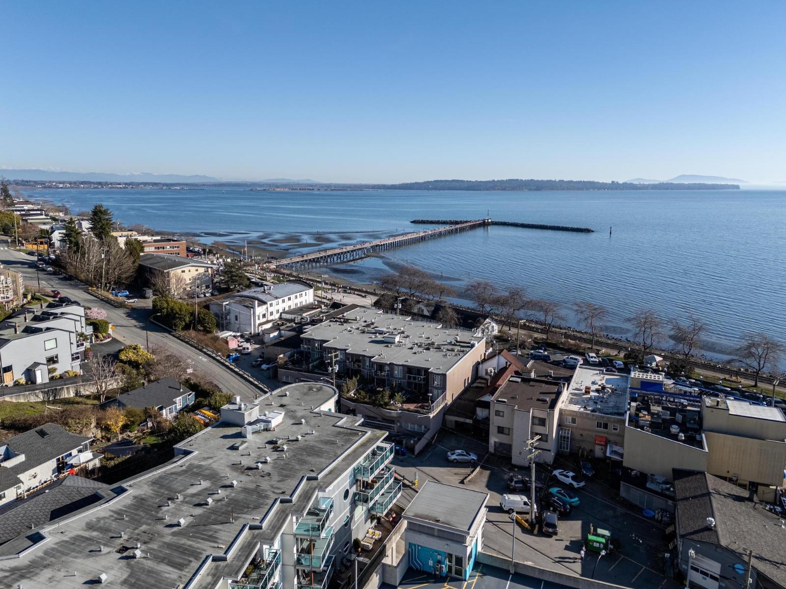 202 14955 VICTORIA AVENUE, White Rock