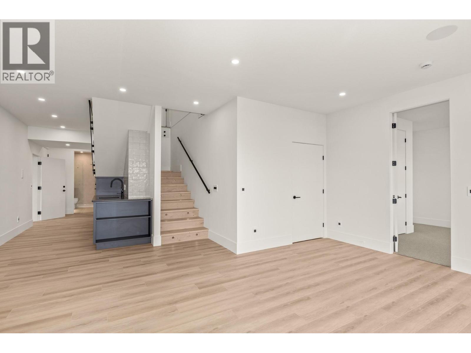 5584 Upper Mission Court, Kelowna