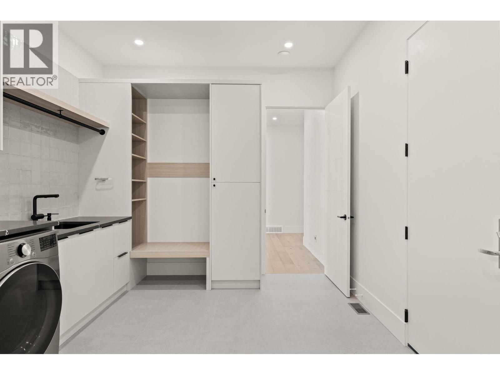 5584 Upper Mission Court, Kelowna