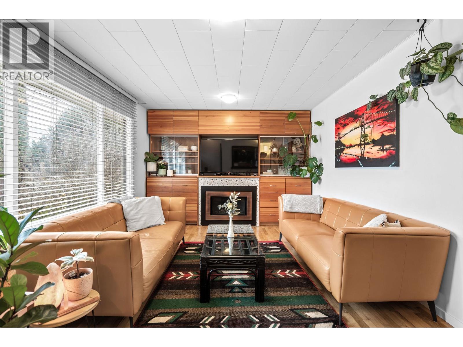 37963 FOURTH AVENUE, Squamish