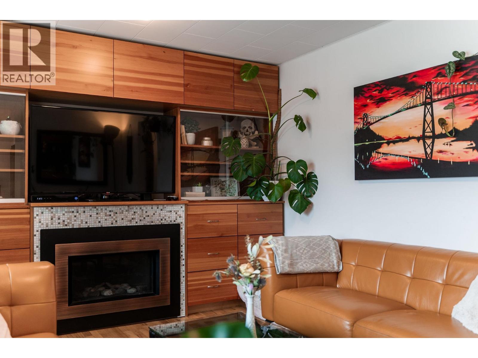 37963 FOURTH AVENUE, Squamish