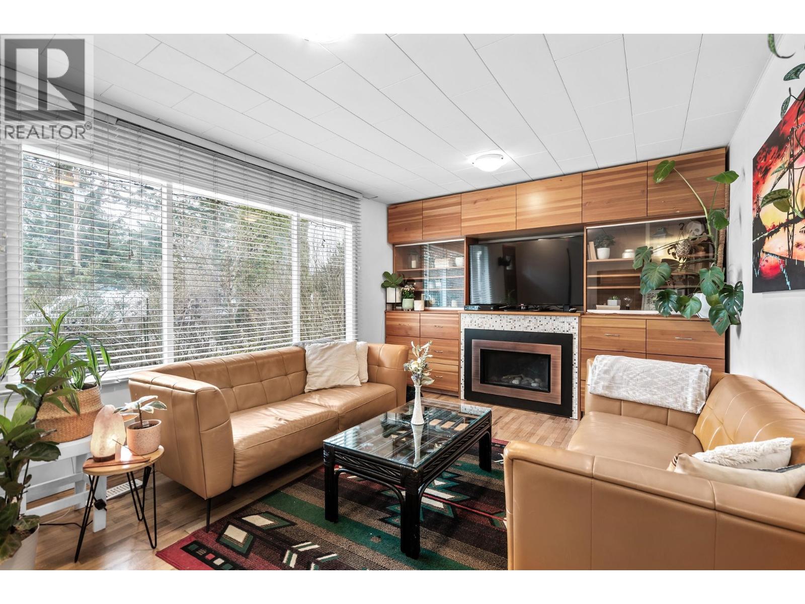 37963 FOURTH AVENUE, Squamish