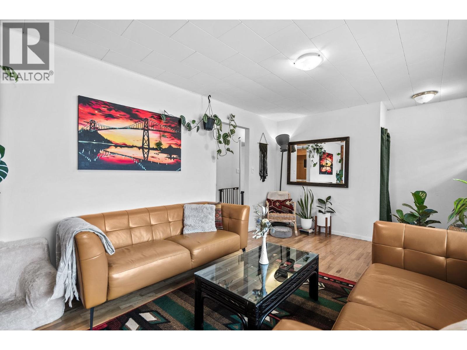 37963 FOURTH AVENUE, Squamish