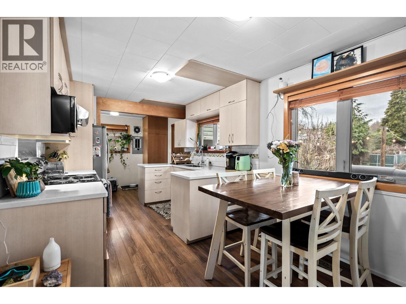 37963 FOURTH AVENUE, Squamish