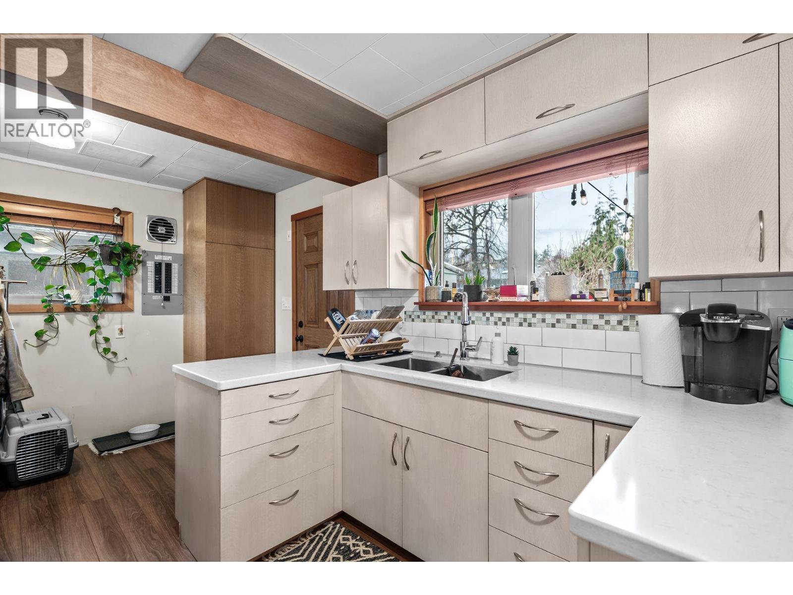 37963 FOURTH AVENUE, Squamish