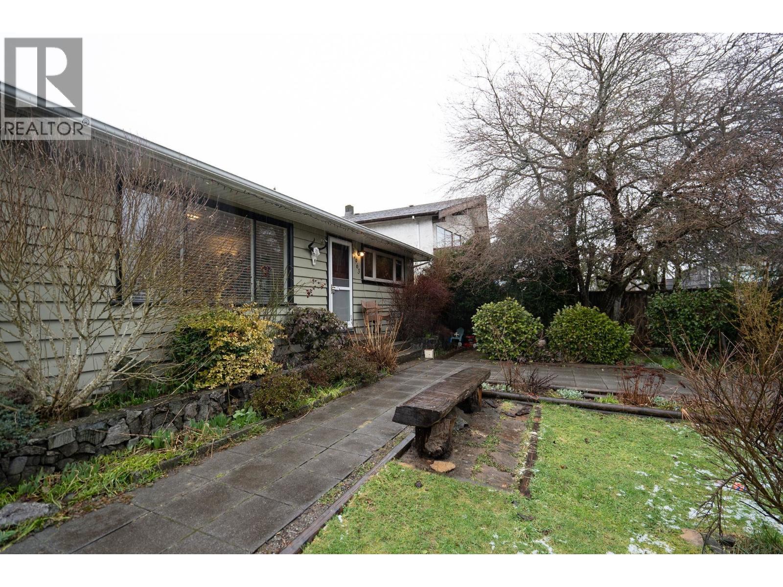 37963 FOURTH AVENUE, Squamish