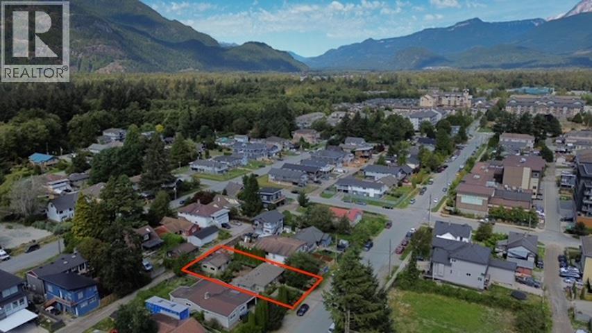 37963 FOURTH AVENUE, Squamish