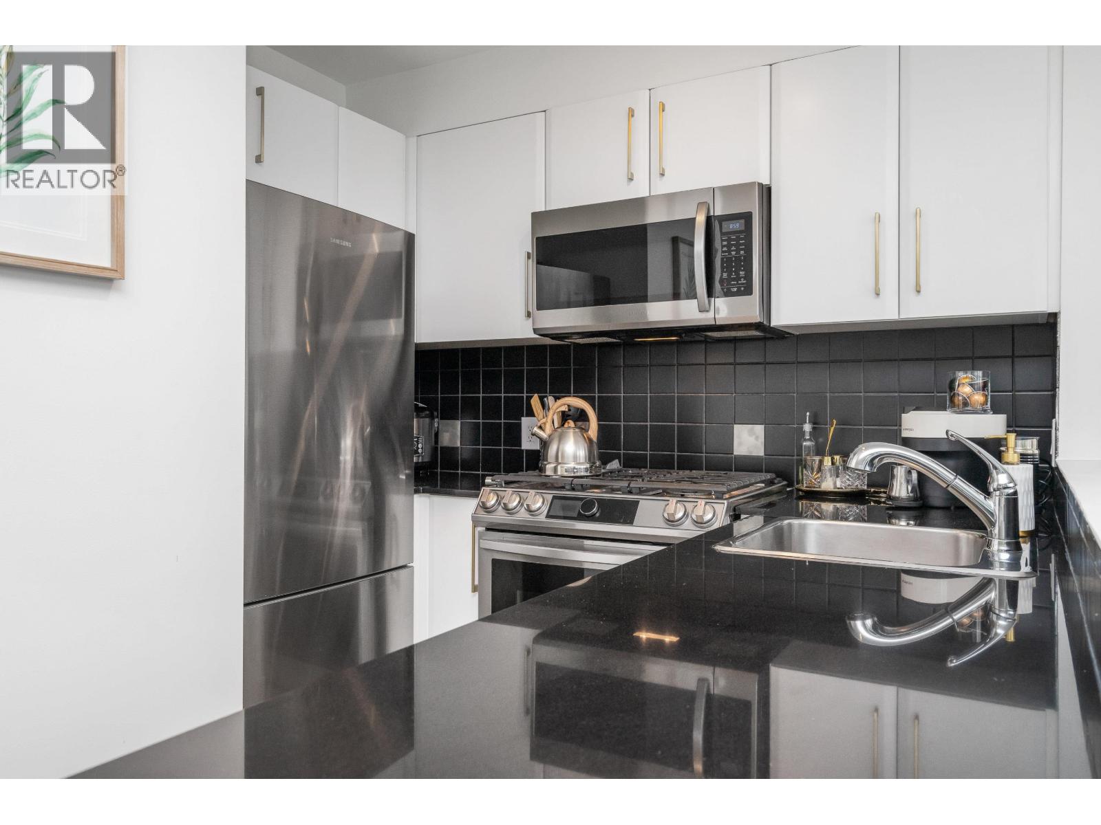2006 501 PACIFIC STREET, Vancouver