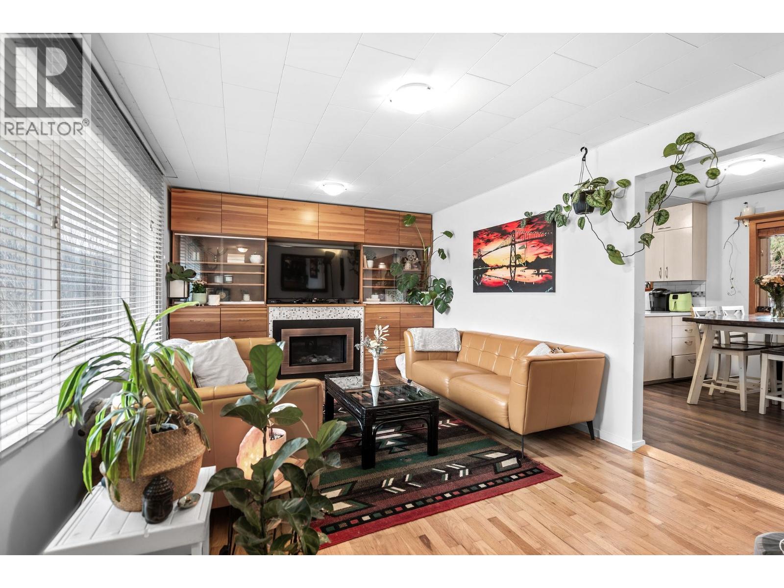 37963 FOURTH AVENUE, Squamish