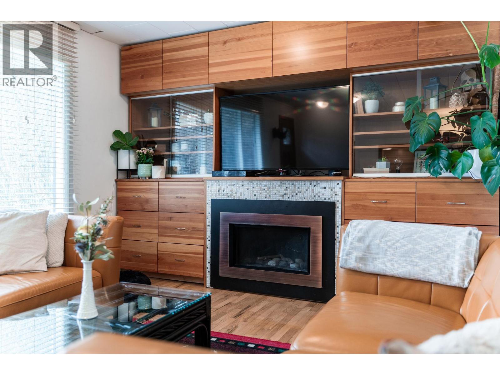 37963 FOURTH AVENUE, Squamish