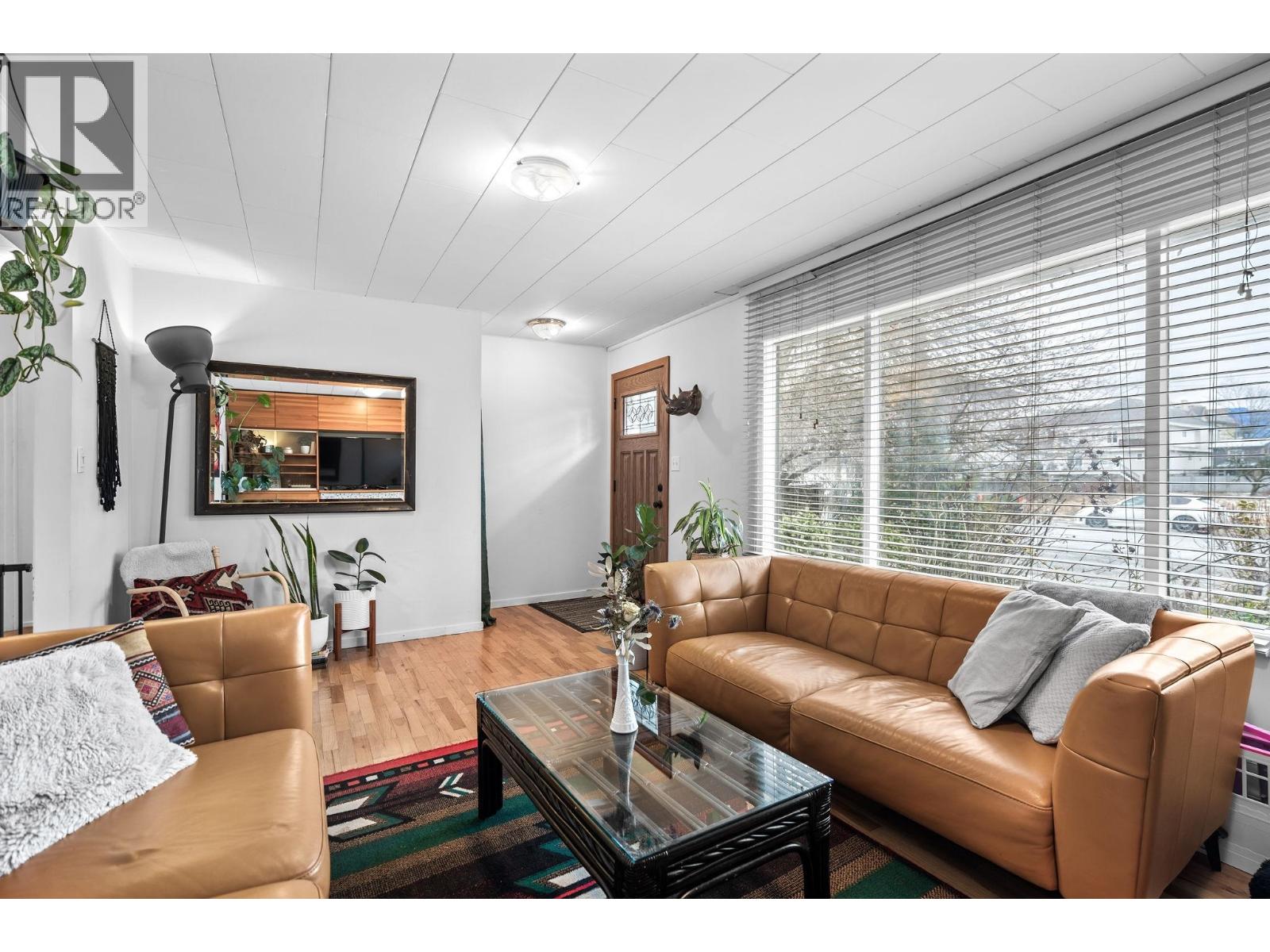 37963 FOURTH AVENUE, Squamish