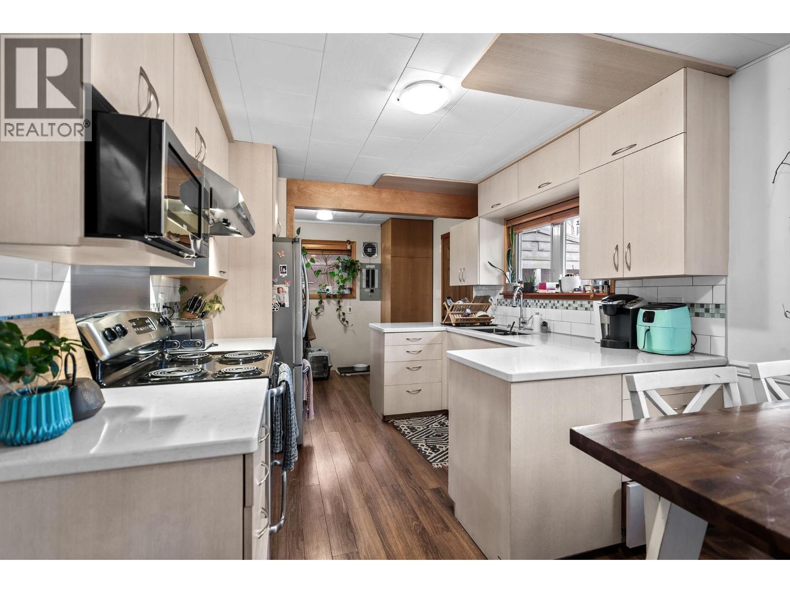 37963 FOURTH AVENUE, Squamish