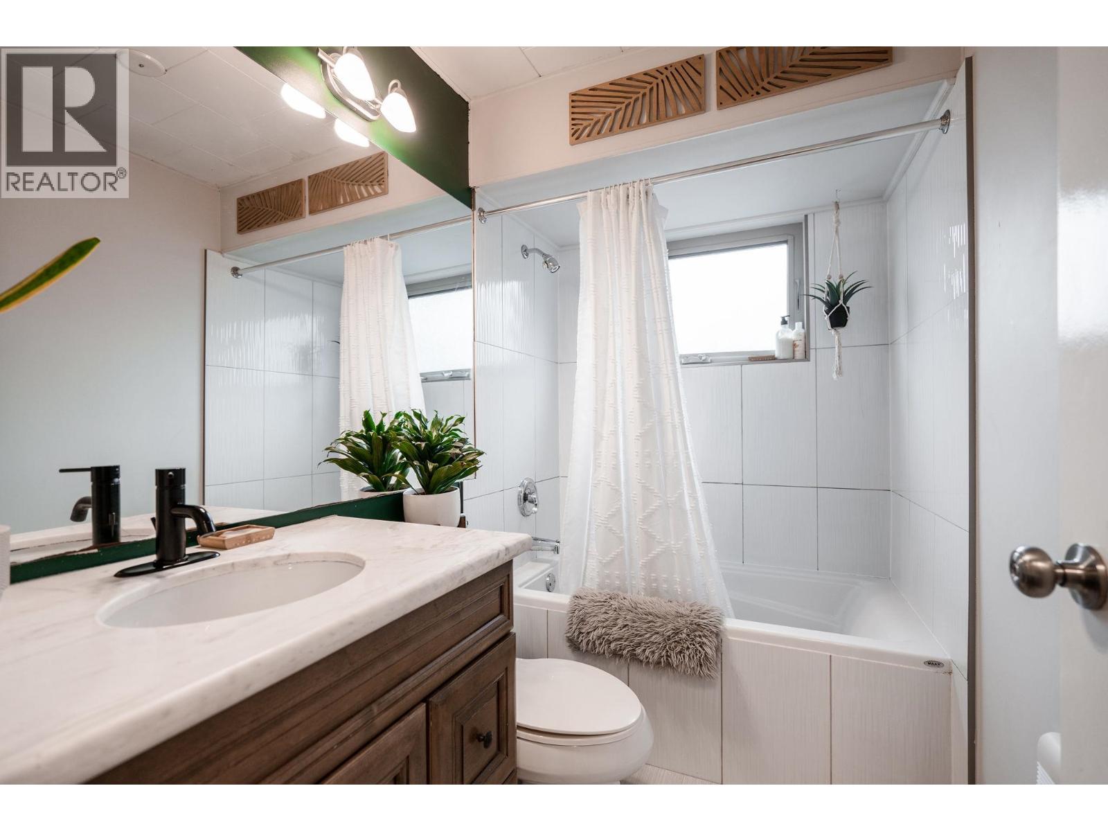 37963 FOURTH AVENUE, Squamish