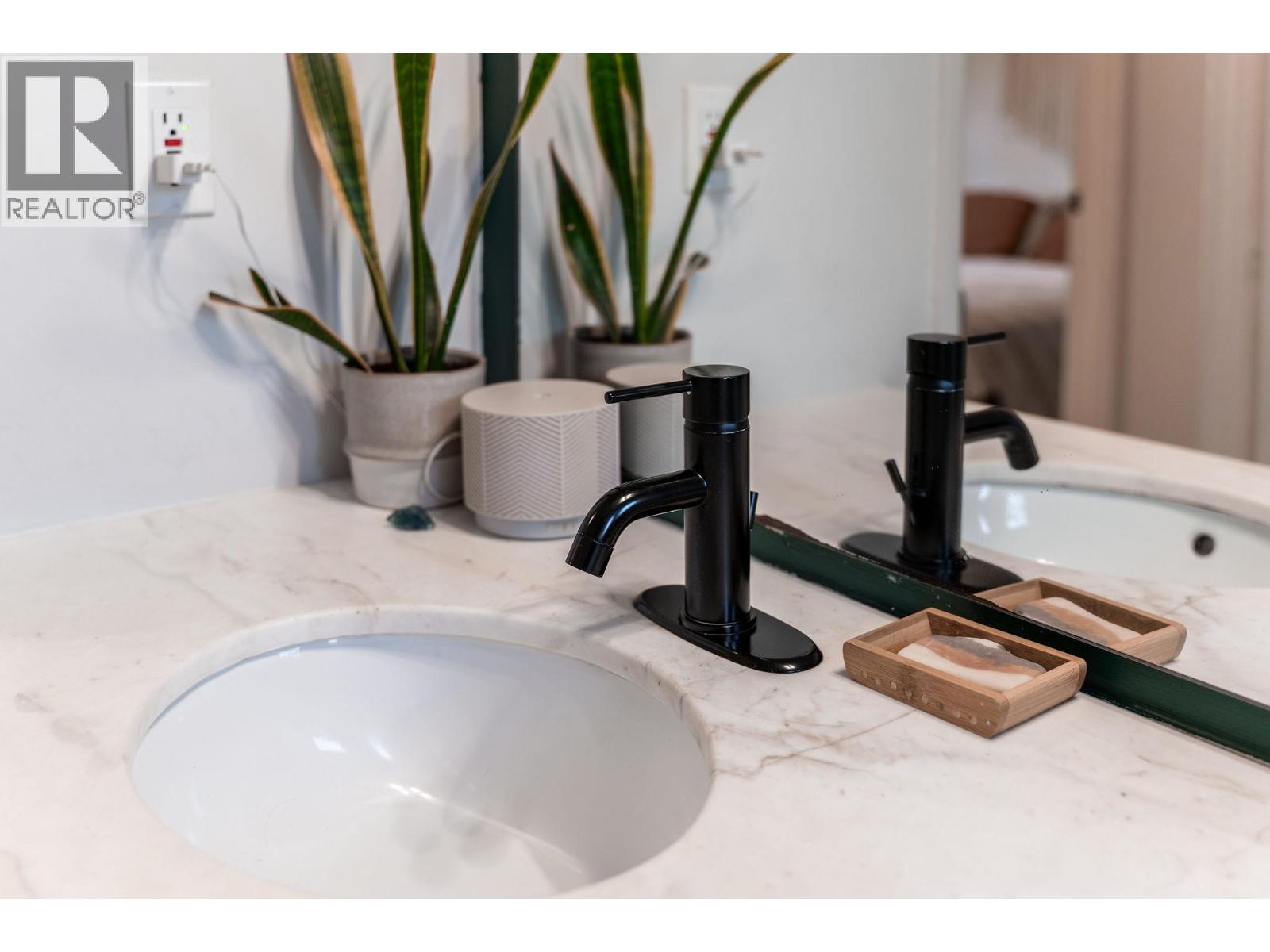 37963 FOURTH AVENUE, Squamish