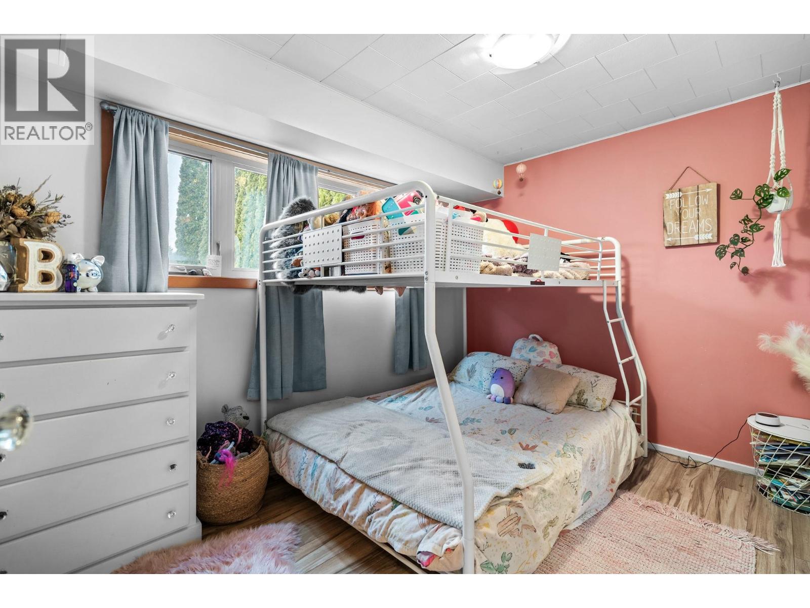 37963 FOURTH AVENUE, Squamish