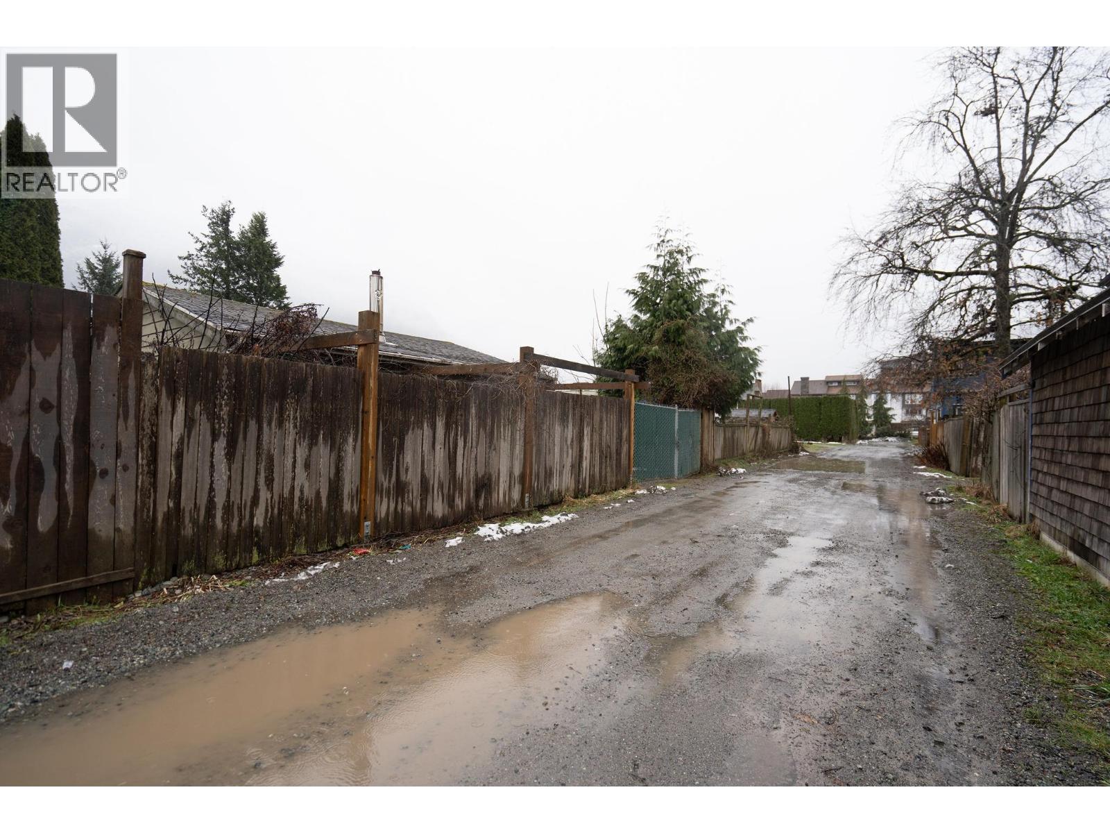 37963 FOURTH AVENUE, Squamish