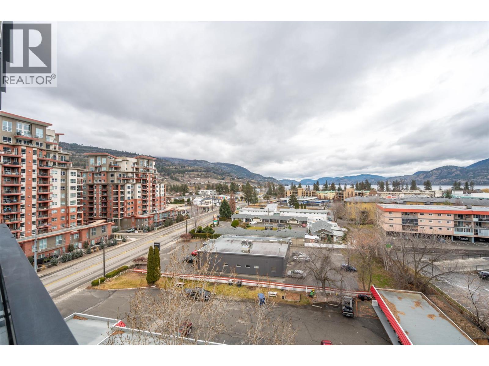 #704 3301 Skaha Lake Road - 37