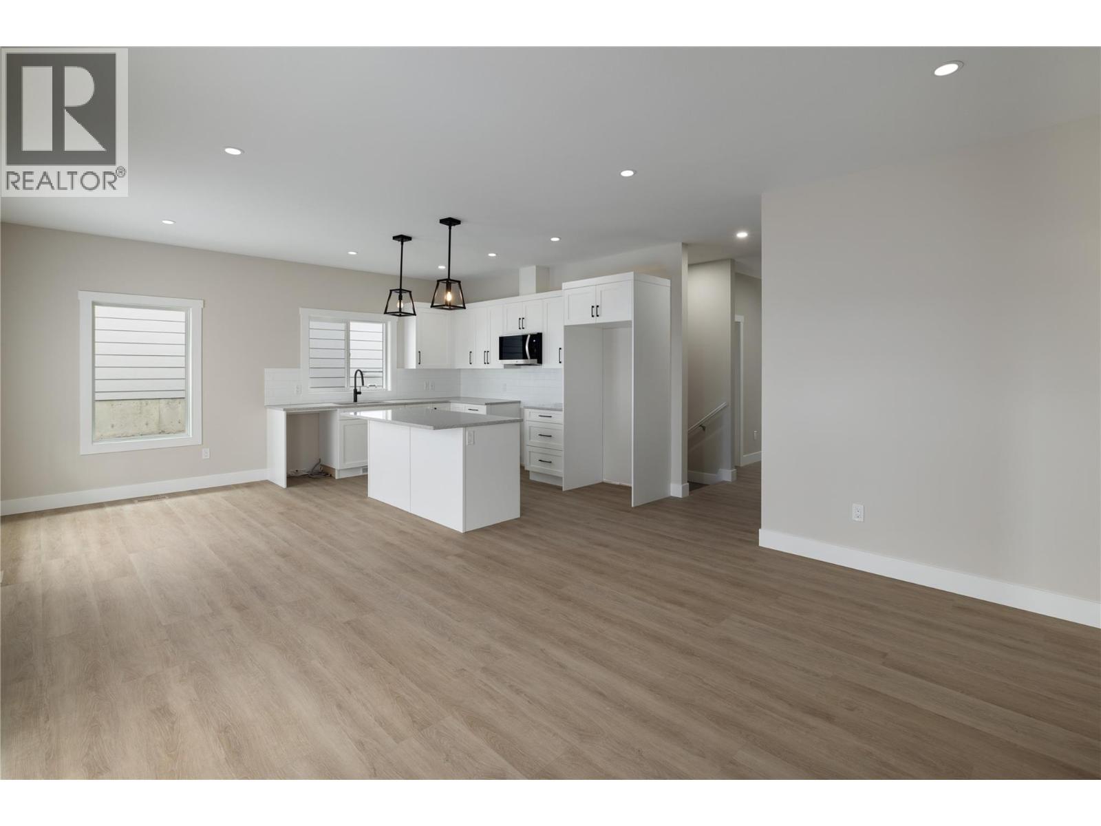 806 Cliff Avenue Unit# 102, Enderby