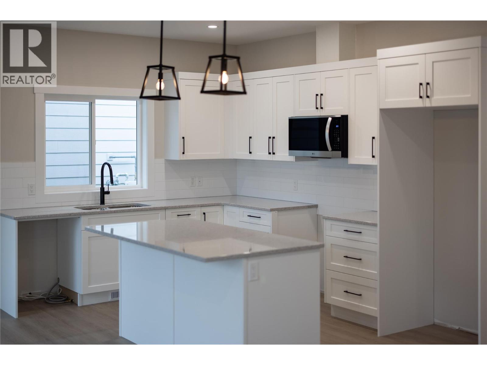 806 Cliff Avenue Unit# 102, Enderby