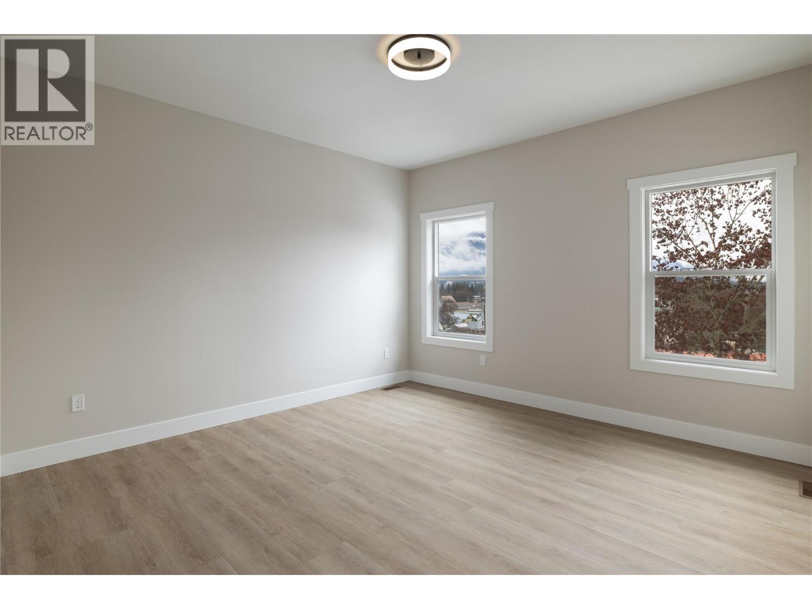 806 Cliff Avenue Unit# 102, Enderby