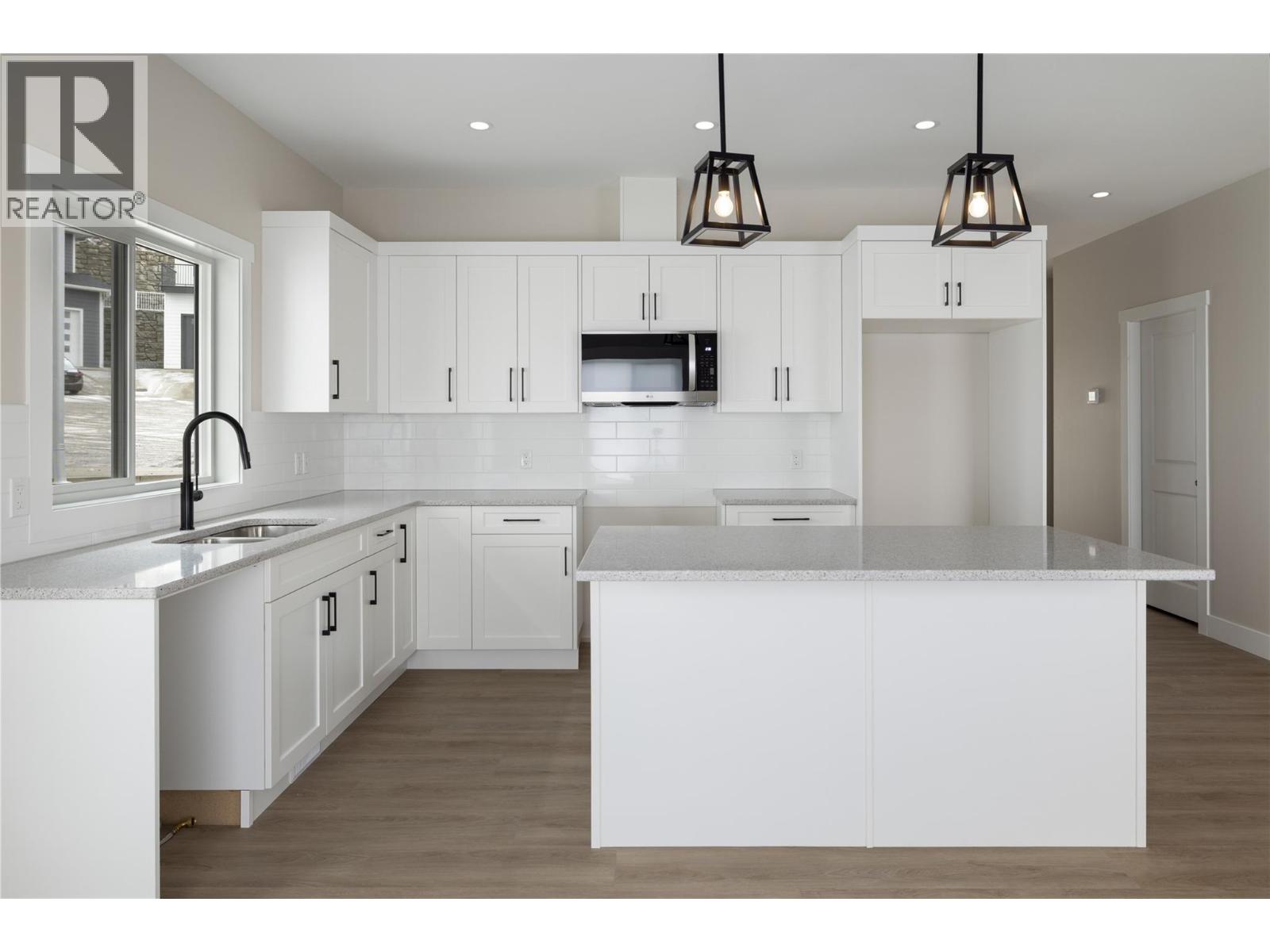 806 Cliff Avenue Unit# 102, Enderby