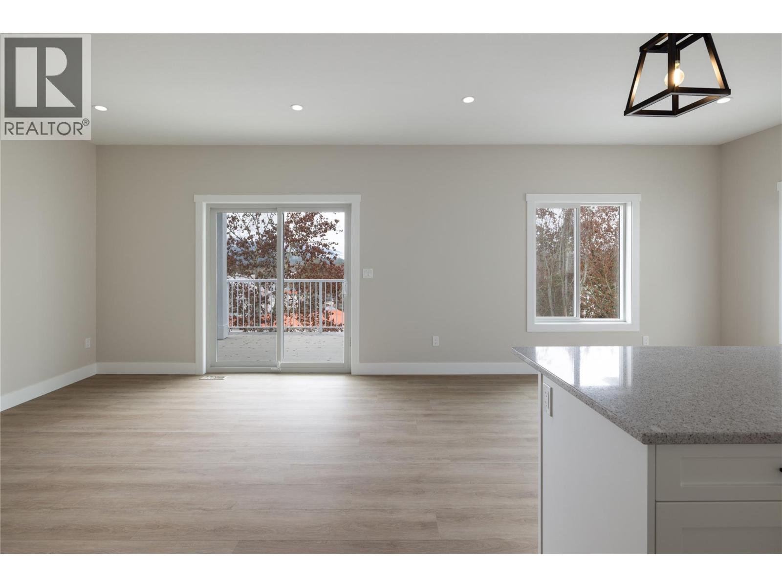 806 Cliff Avenue Unit# 102, Enderby