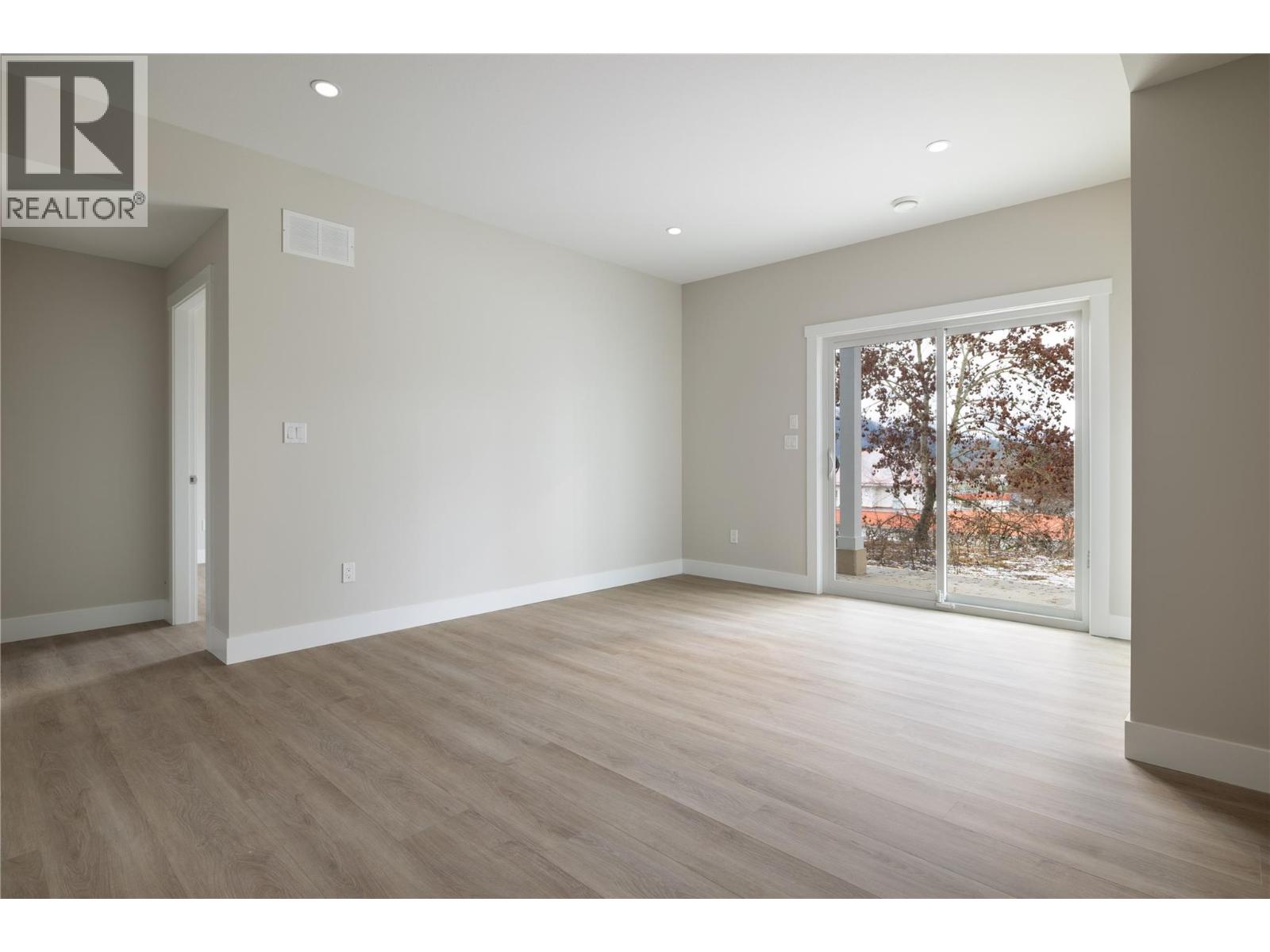 806 Cliff Avenue Unit# 102, Enderby