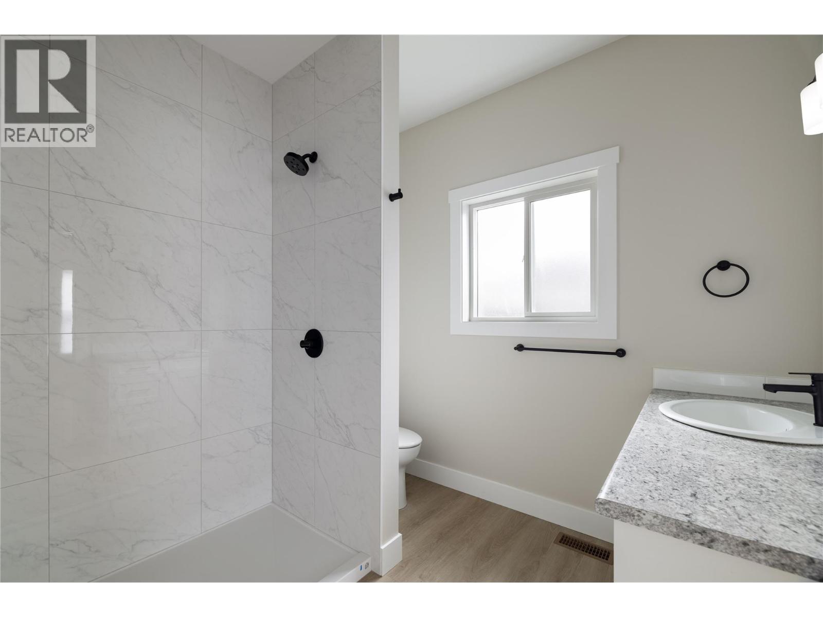 806 Cliff Avenue Unit# 102, Enderby