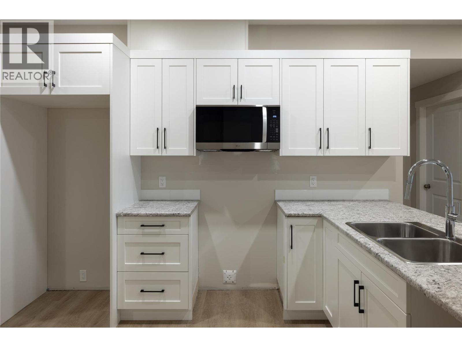 806 Cliff Avenue Unit# 102, Enderby