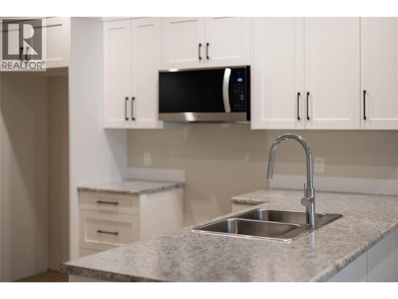 806 Cliff Avenue Unit# 102, Enderby