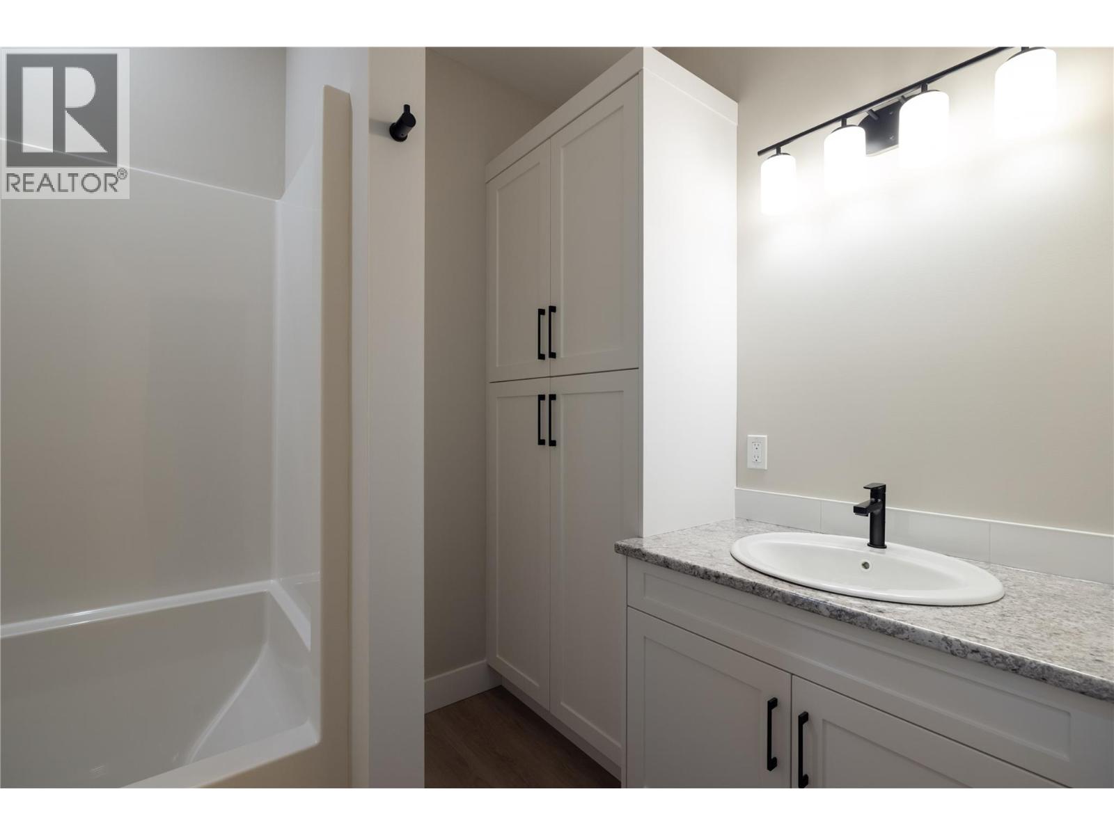 806 Cliff Avenue Unit# 102, Enderby