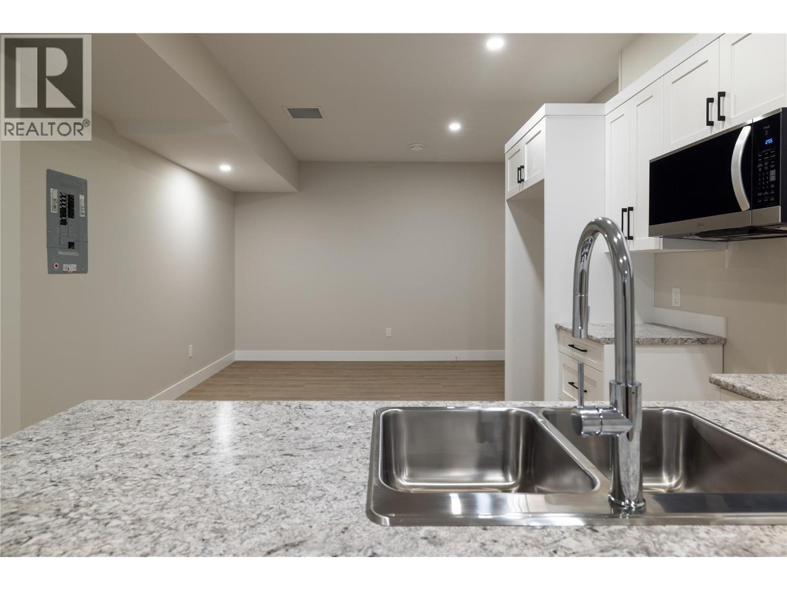 806 Cliff Avenue Unit# 102, Enderby