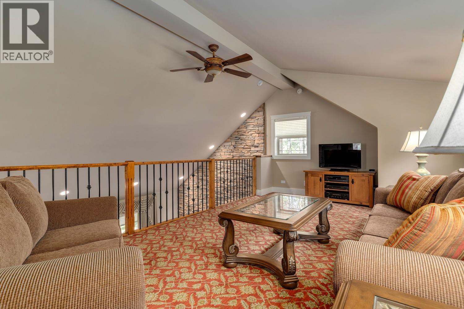 8566 EACRETT ROAD - 32