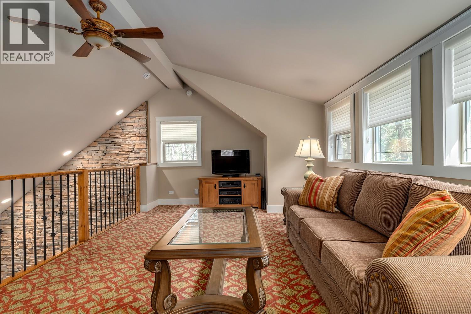 8566 EACRETT ROAD - 33