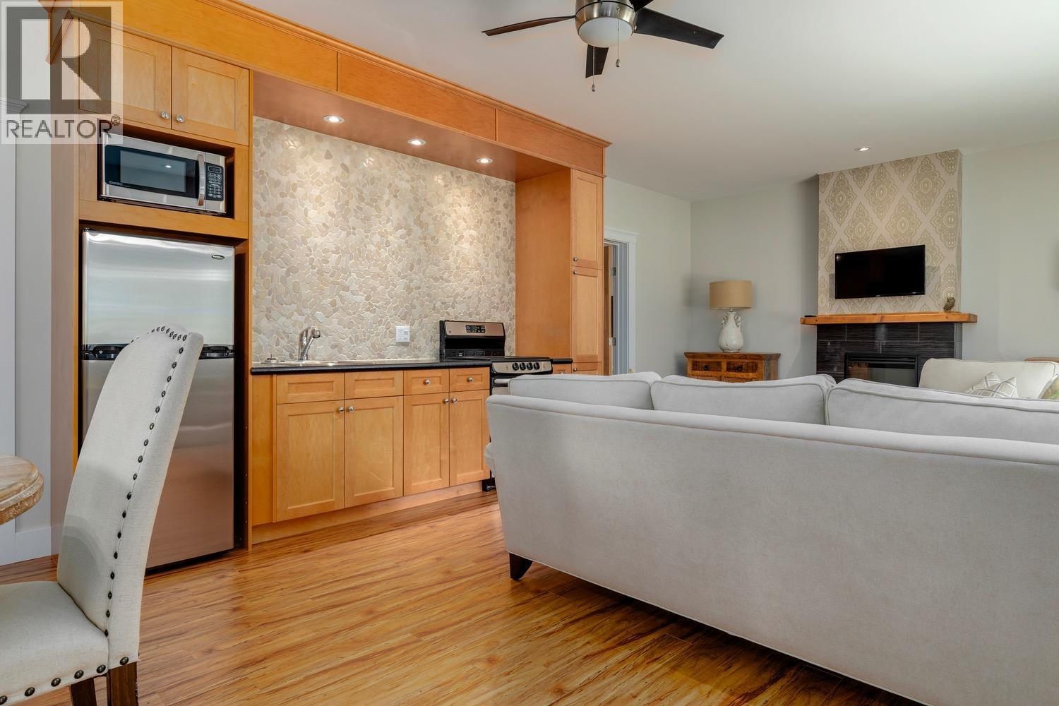 8566 EACRETT ROAD - 54