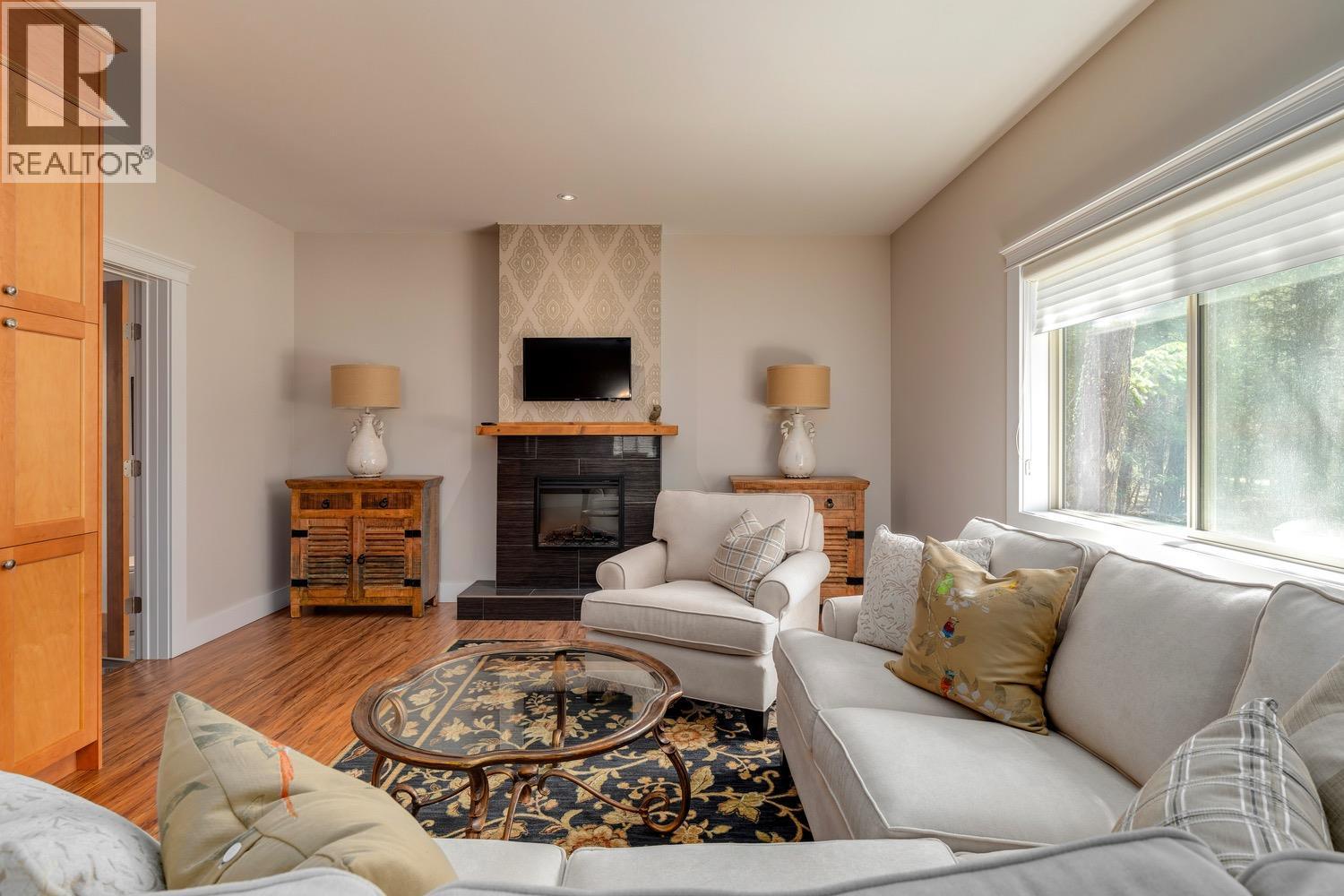 8566 EACRETT ROAD - 56