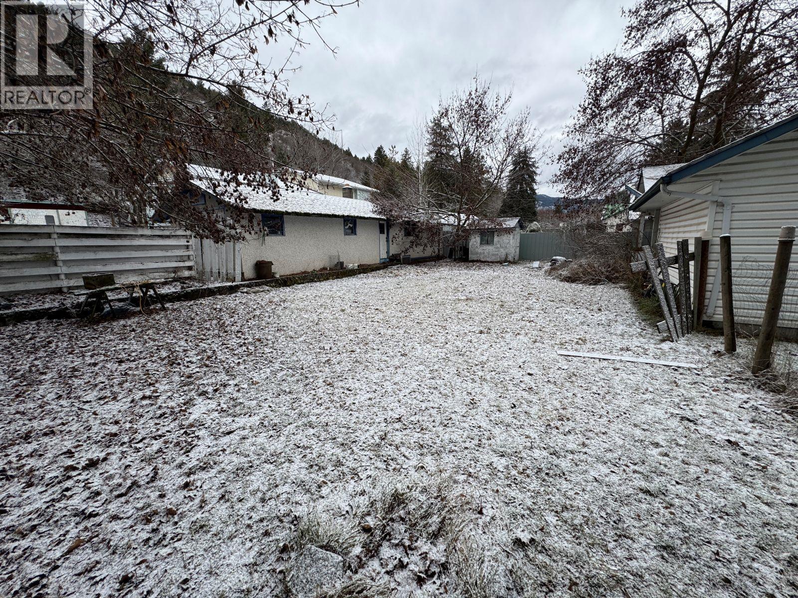 8175 Riverside Drive, Grand Forks