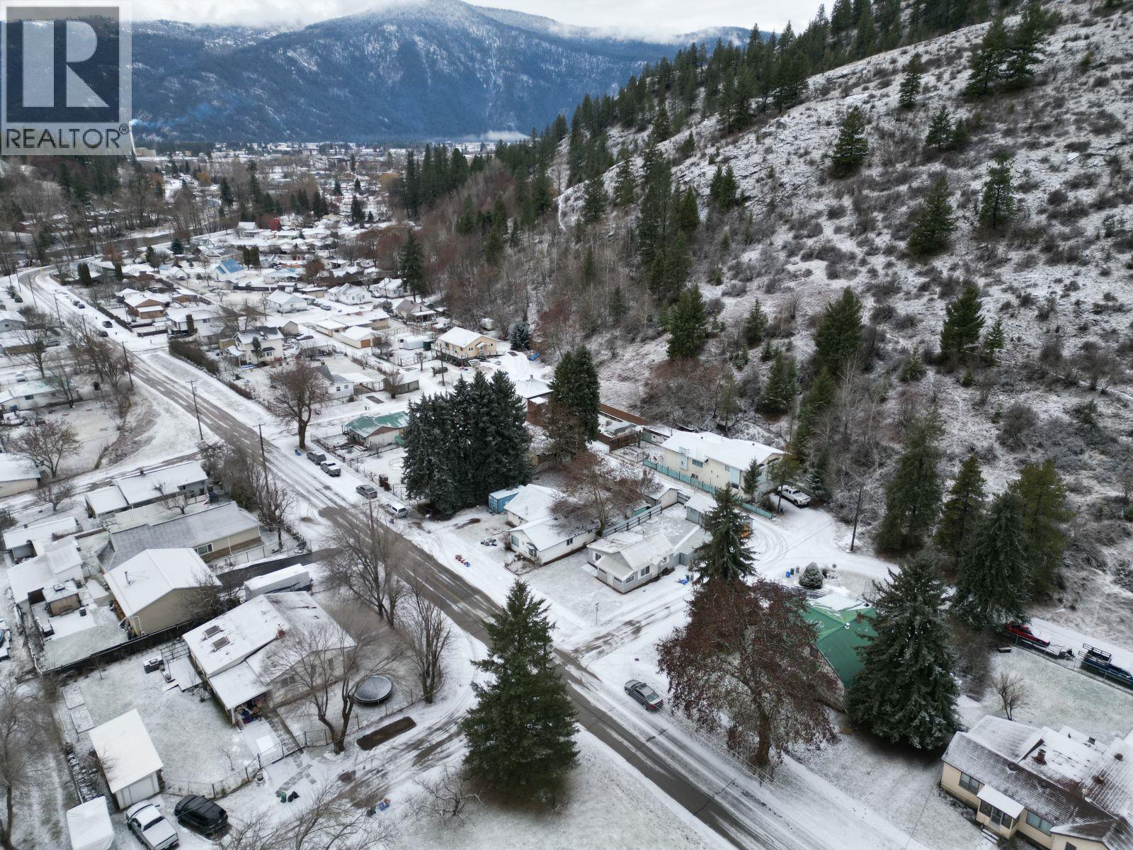 8175 Riverside Drive, Grand Forks