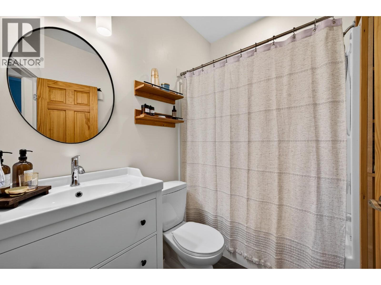 870 MCQUEEN Drive Unit# 114, Kamloops