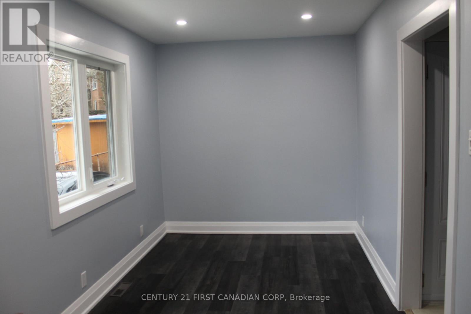 745 LEROY Unit Upper photo 5