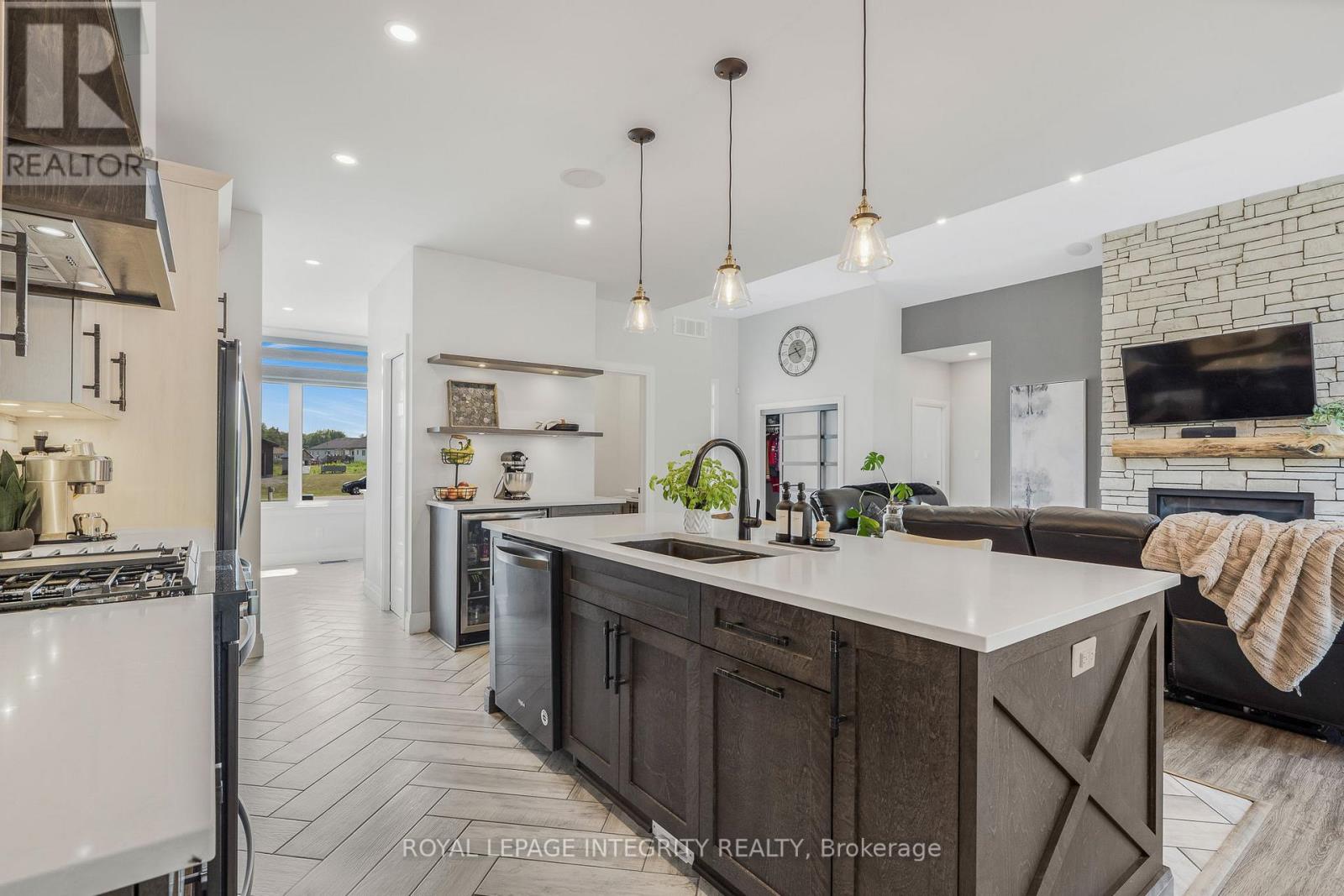 278 ROXANNE STREET - 12