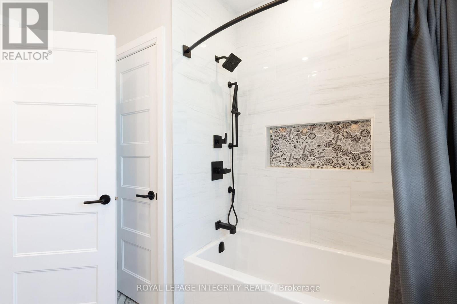 278 ROXANNE STREET - 30